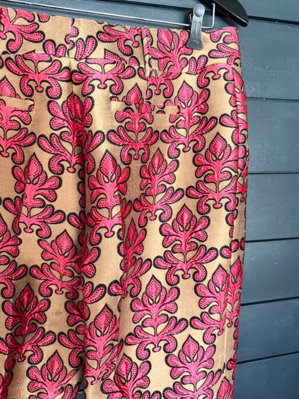 LA DoubleJ Pink and Gold Patterned Sleeveless Top and Wide-Leg Pants Set - Picture 11 of 12